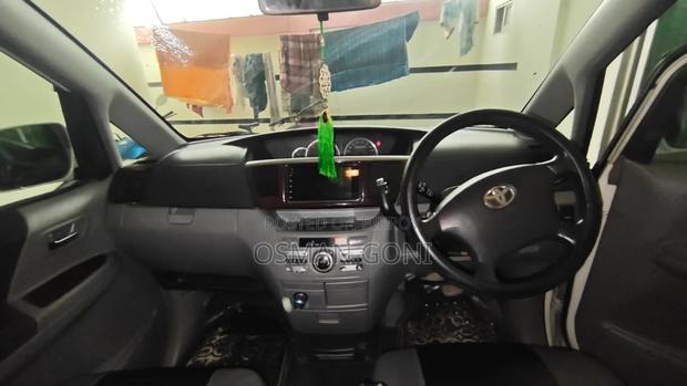 Toyota Noah 2.0 AWD (8 Seater) 2005 Pearl