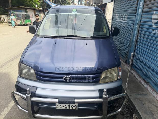 Toyota Noah 2001