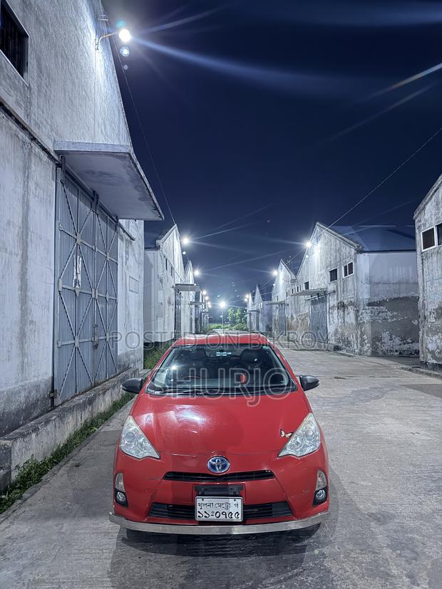 Toyota Aqua 2013 Red
