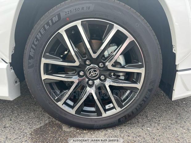 New Toyota Corolla Cross LE 2025 Pearl
