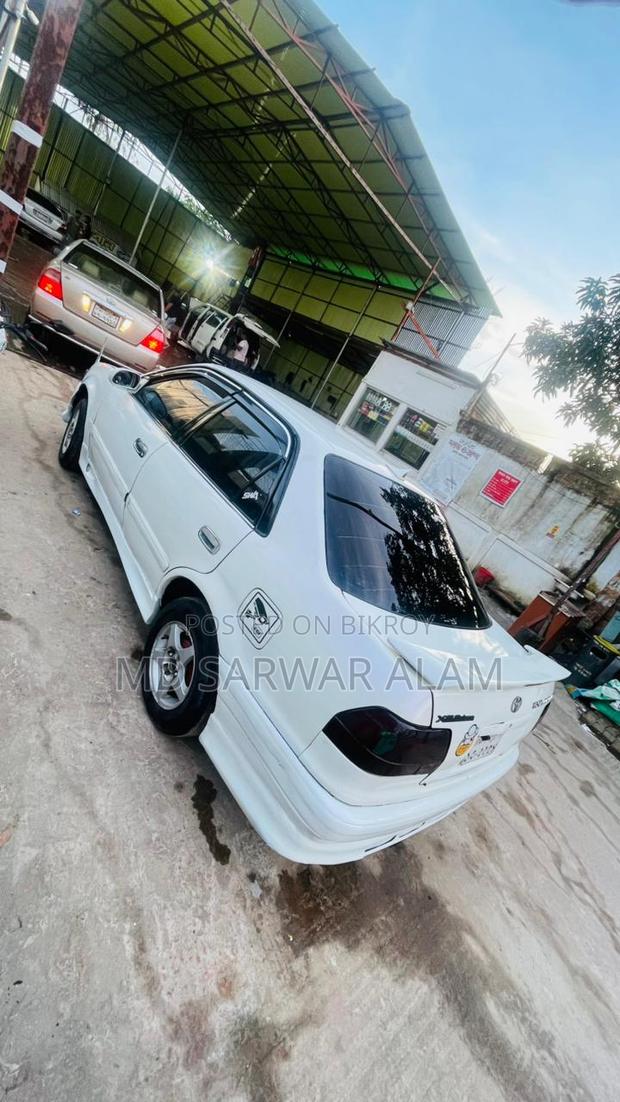 Toyota Corolla 1996 White