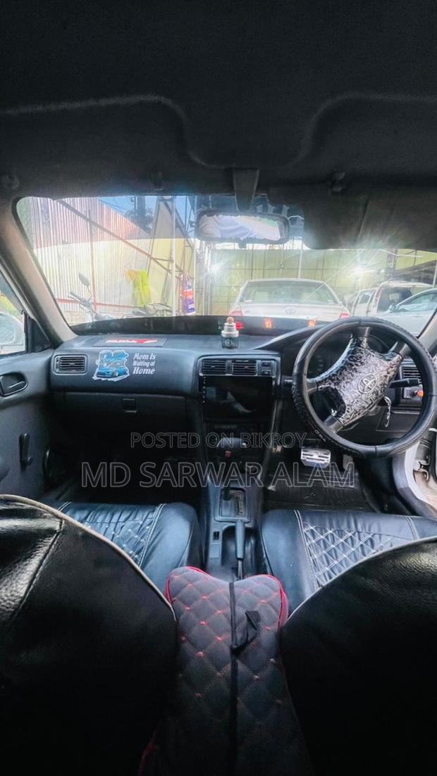Toyota Corolla 1996 White