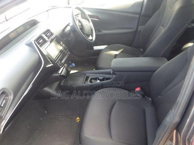 Toyota Prius L FWD 2020 Gray