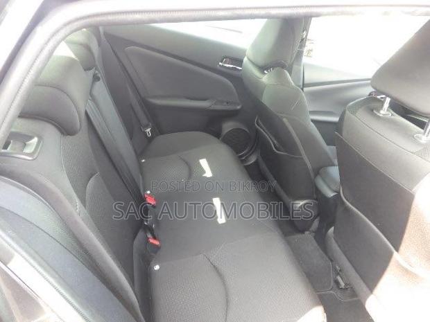 Toyota Prius L FWD 2020 Gray