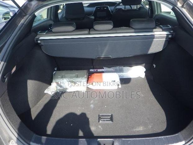 Toyota Prius L FWD 2020 Gray