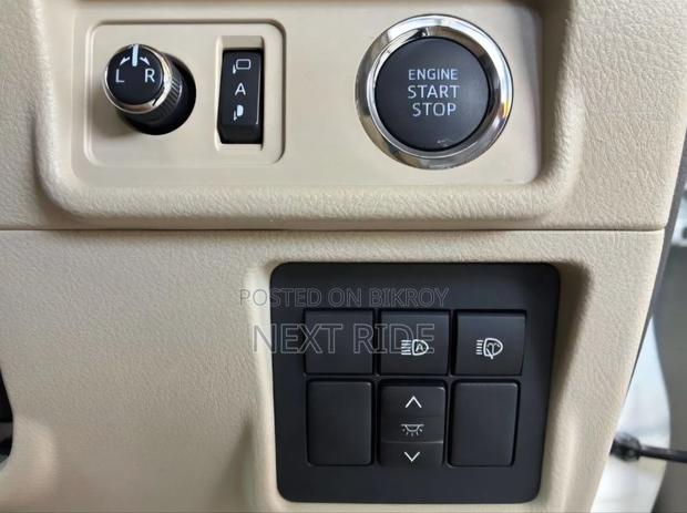 Toyota Land Cruiser Prado 2023 Pearl