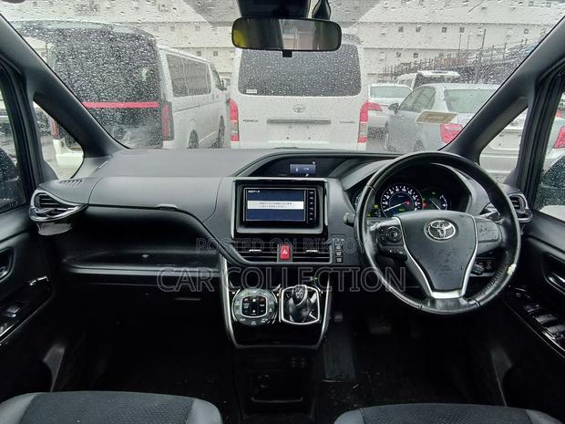 Toyota Voxy 2021 Blue