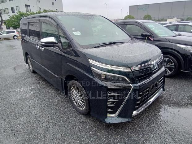 Toyota Voxy 2021 Blue