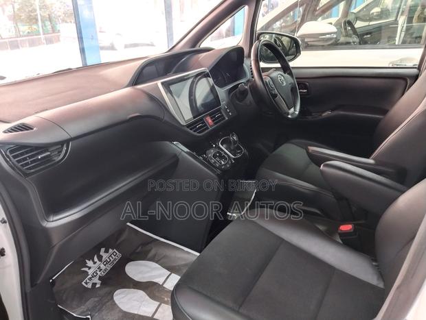 Toyota Noah 2021 Pearl