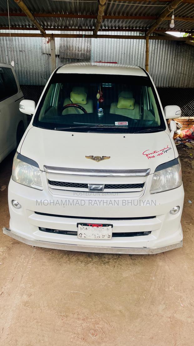 Toyota Noah 2.0 AWD (8 Seater) 2002 Pearl