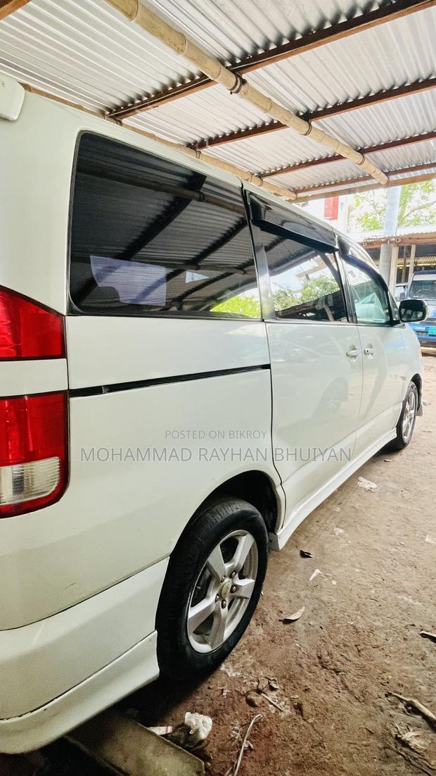 Toyota Noah 2.0 AWD (8 Seater) 2002 Pearl