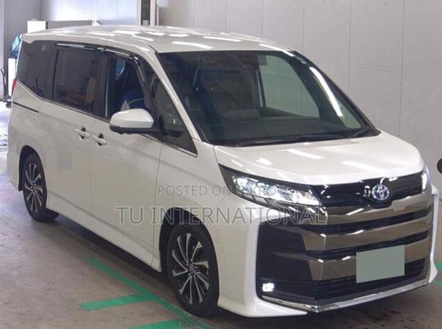 Toyota Noah 2023 Pearl