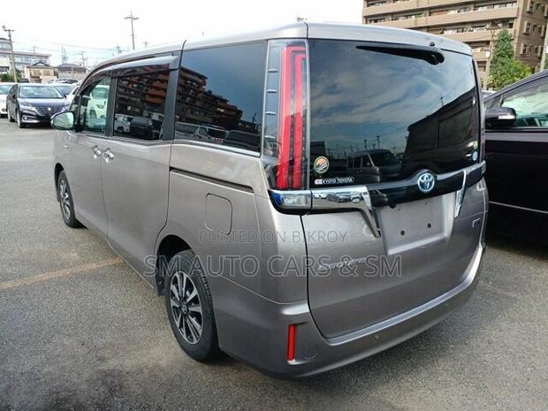 Toyota Esquire 2021 Brown