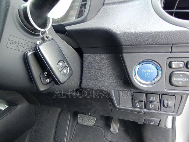 Toyota Axio 2021 Silver