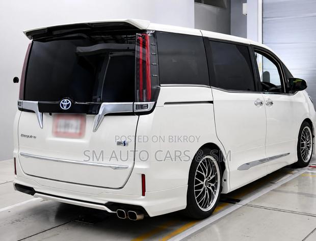Toyota Esquire 2021 Pearl
