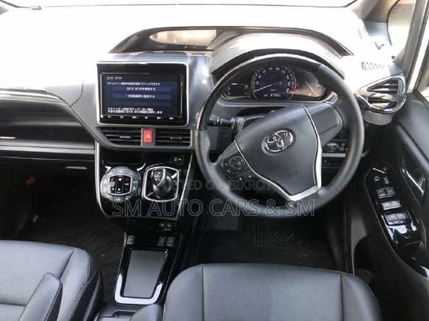 Toyota Esquire 2021 Pearl
