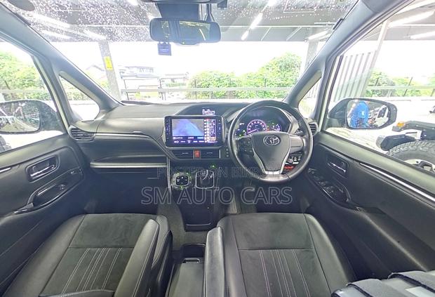 Toyota Esquire 2021 Pearl