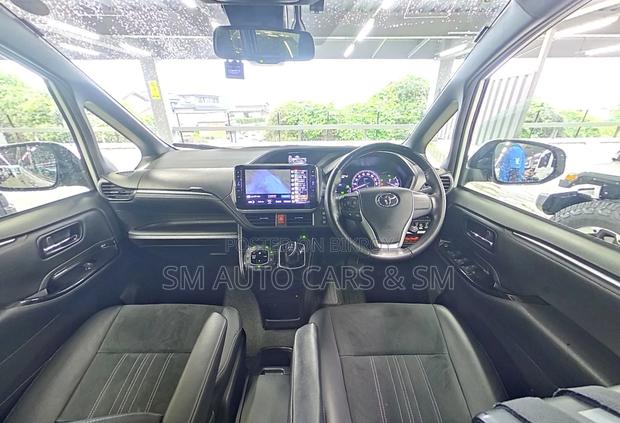 Toyota Esquire 2021 Pearl