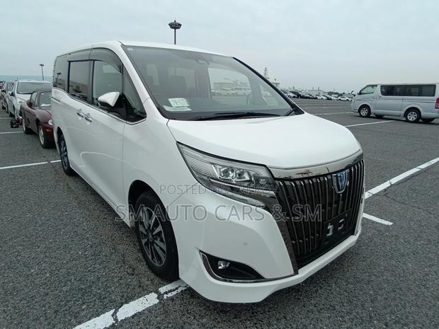 Toyota Esquire 2021 Pearl