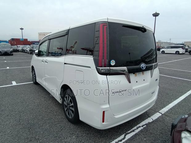 Toyota Esquire 2021 Pearl