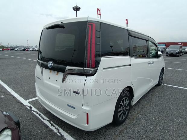 Toyota Esquire 2021 Pearl