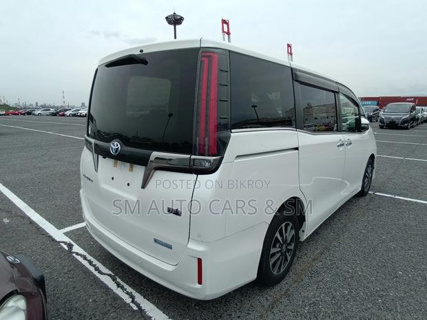 Toyota Esquire 2021 Pearl
