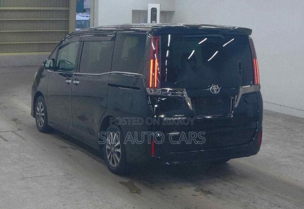 Toyota Esquire 2.0 FWD (7 Seater) 2021 Black