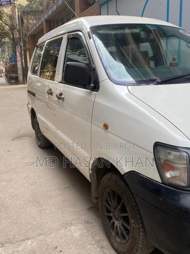 Toyota Noah 2002 White