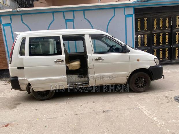 Toyota Noah 2002 White