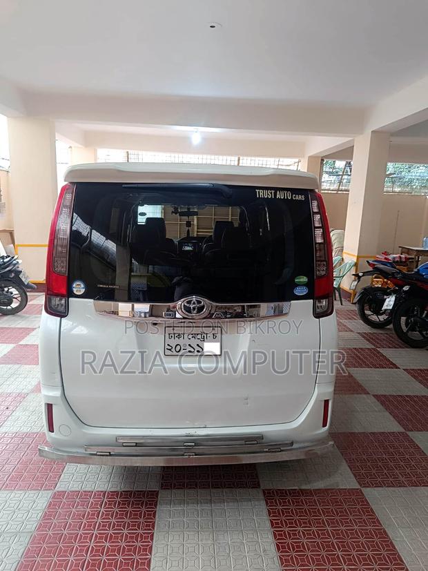 Toyota Noah 2.0 AWD (7 Seater) 2016 Pearl