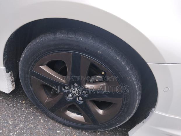 Toyota Prius 2018 Pearl