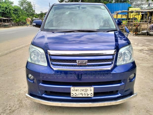 Toyota Noah 2002 Blue