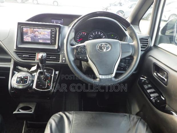 Toyota Noah 2021 Pearl