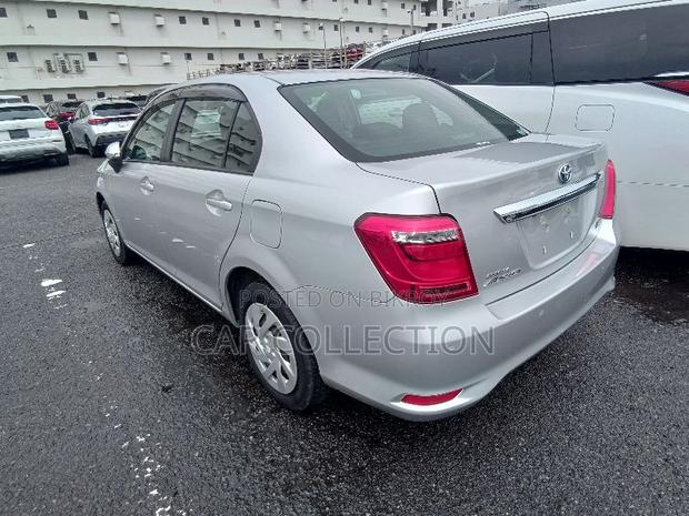 Toyota Axio 2021 Silver