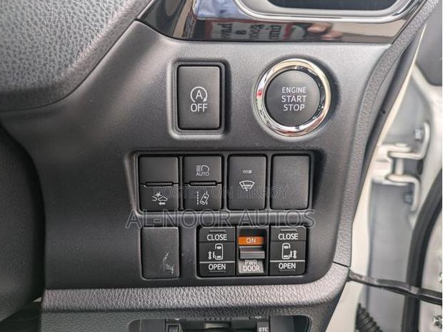 Toyota Noah 2021 Pearl