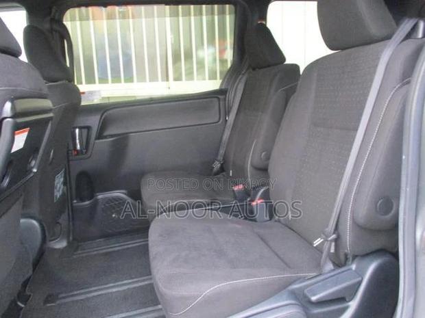 Toyota Noah 2021 Silver