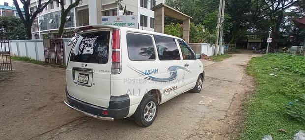 Toyota Noah 2002 White