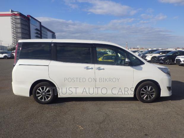 Toyota Esquire 2020 Pearl