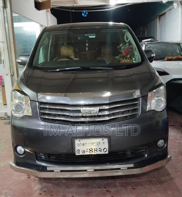 Toyota Noah 2012 Gray
