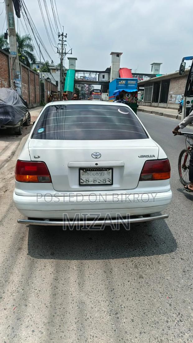 Toyota Corolla 1996 White