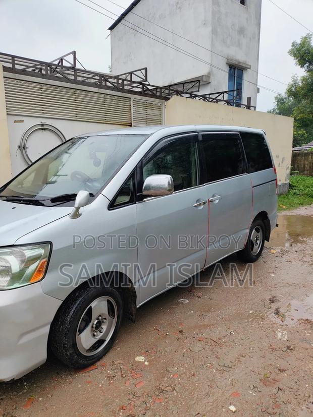 Toyota Noah 2003 Silver