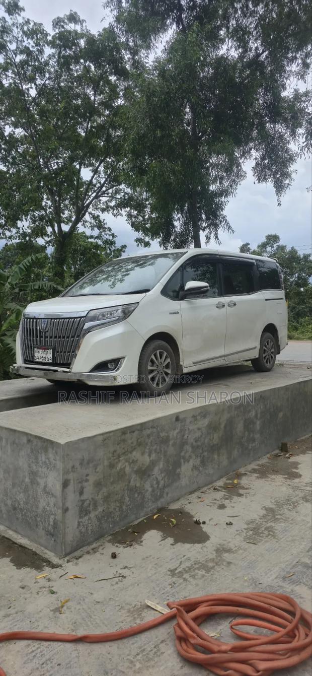 Toyota Esquire 1.8 FWD Hybrid (7 seater) 2018 Pearl