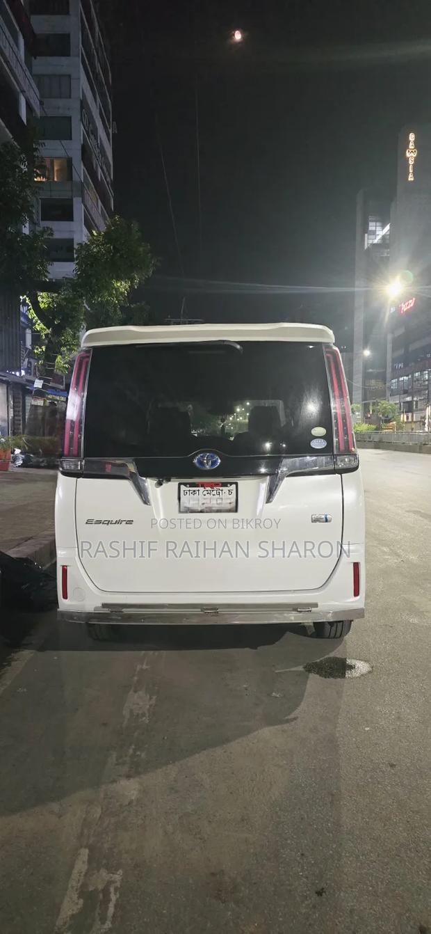 Toyota Esquire 1.8 FWD Hybrid (7 seater) 2018 Pearl