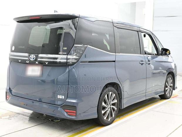 Toyota Voxy 2022 Gray