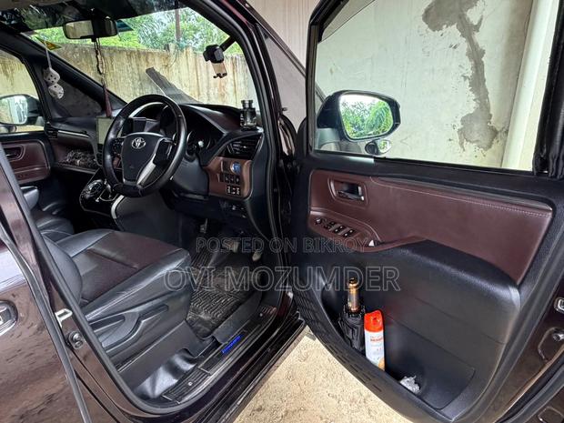 Toyota Esquire 1.8 FWD Hybrid (7 seater) 2015 Red