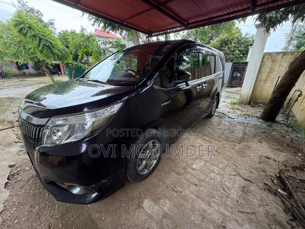 Toyota Esquire 1.8 FWD Hybrid (7 seater) 2015 Red