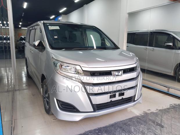 Toyota Noah 2021 Silver