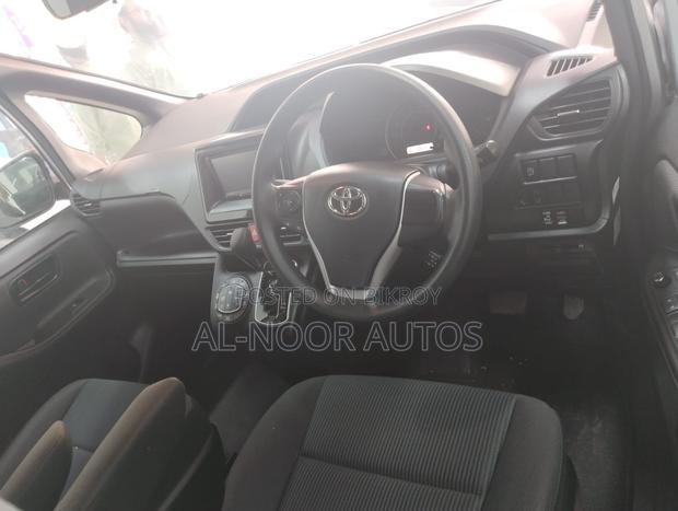 Toyota Noah 2021 Silver