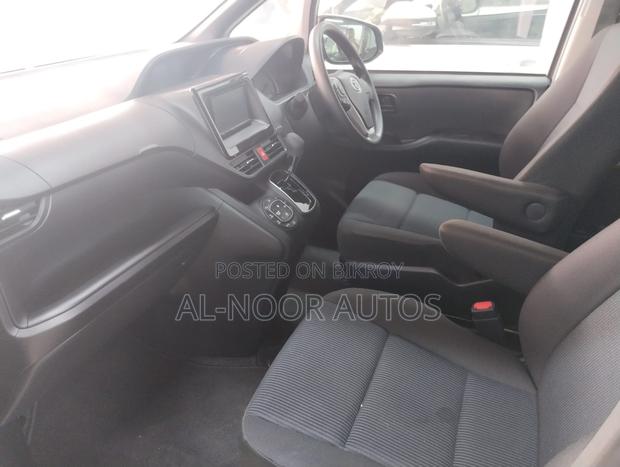 Toyota Noah 2021 Silver