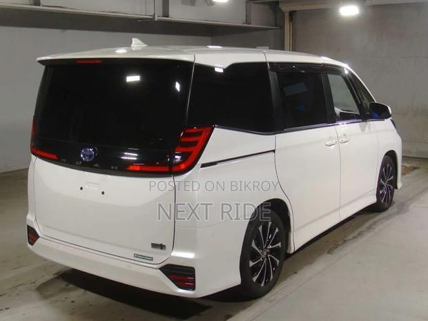 Toyota Noah 2022 Pearl